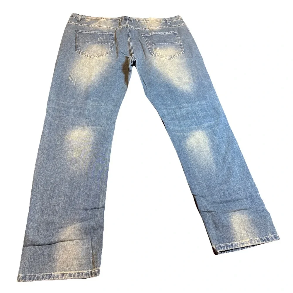 NWT Men's 40 Distressed Medium Wash Straight Leg‎ Denim Jeans Fashion Style
